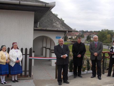 Püspökszilágyi egészségközpont és játszóház átadása