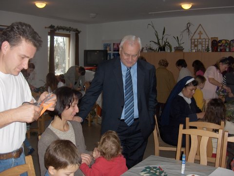 Látogatás a veresegyházi katolikus plébánia adventi kézmûvesnapján