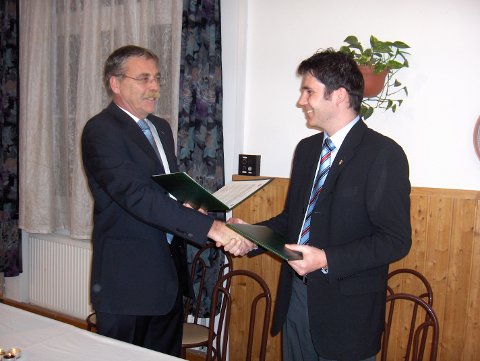 Együttmûködési megállapodások a KDNP és a Fidesz budaörsi szervezetei, valamint választókerületi elnökei között