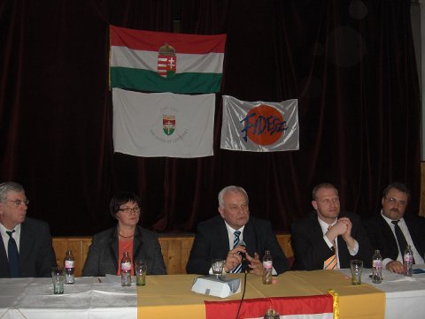 „A Fidesz-KDNP az egyetlen kormányképes erõ!”