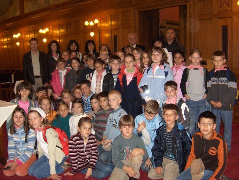 Parlamenti látogatáson a Verõcei Géza Fejedelem Református Általános Iskola tanulói